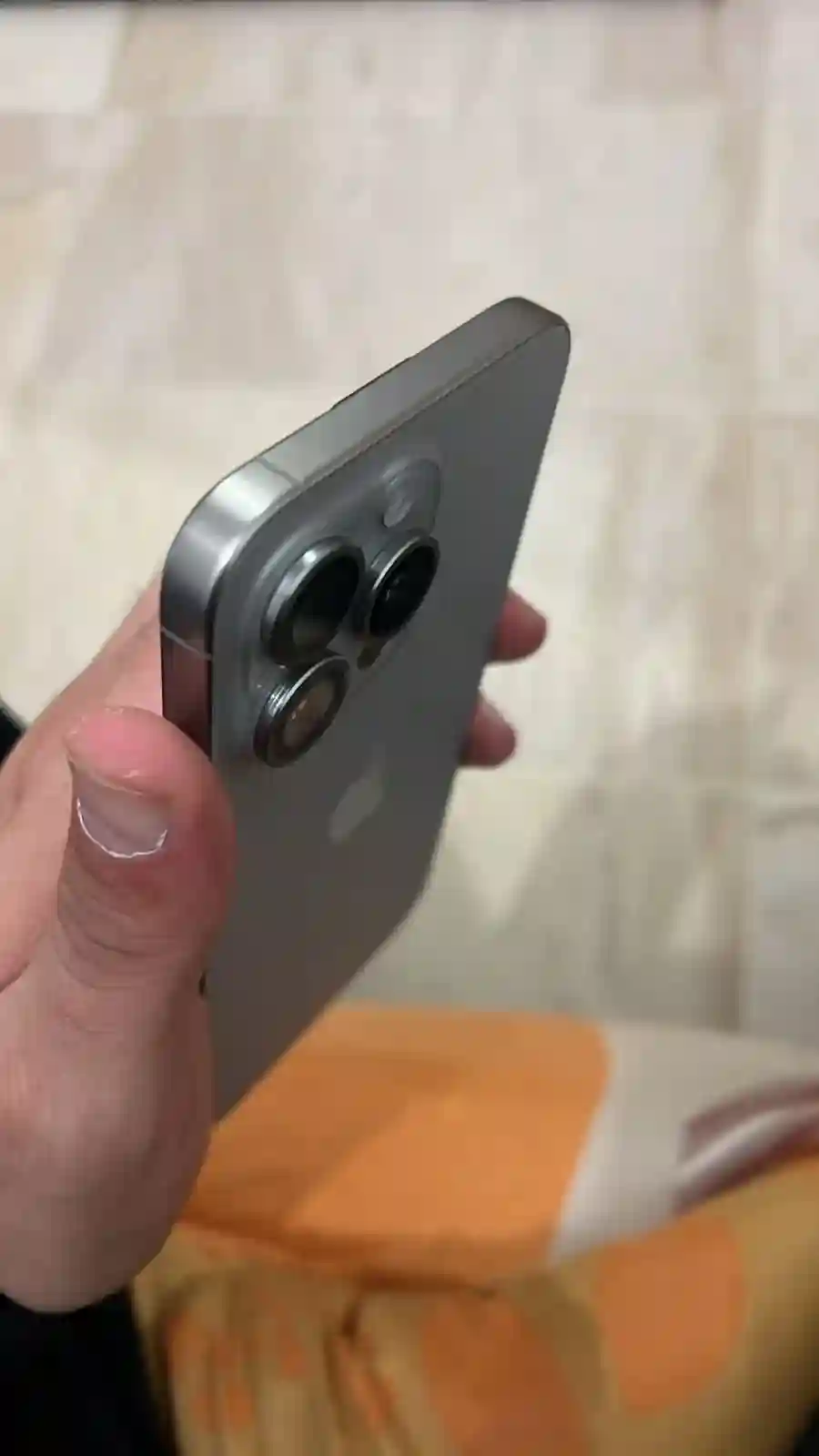 I Phone 15 pro max - Vue 2
