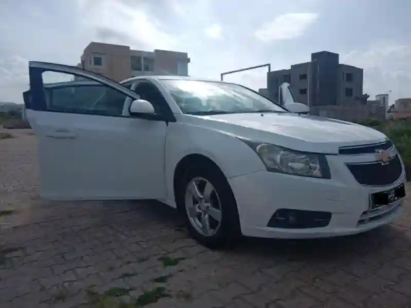 Chevrolet Cruze Essence 2012 - Vue 2