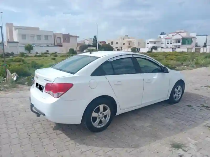 Chevrolet Cruze Essence 2012 - Vue 6