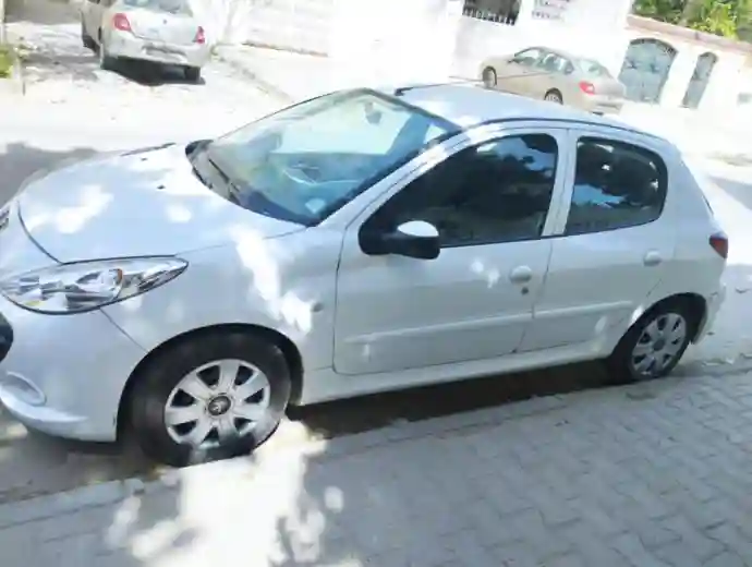 À Vendre Peugeot 206+ – 5 CV – Année fin 2012 - Vue 3