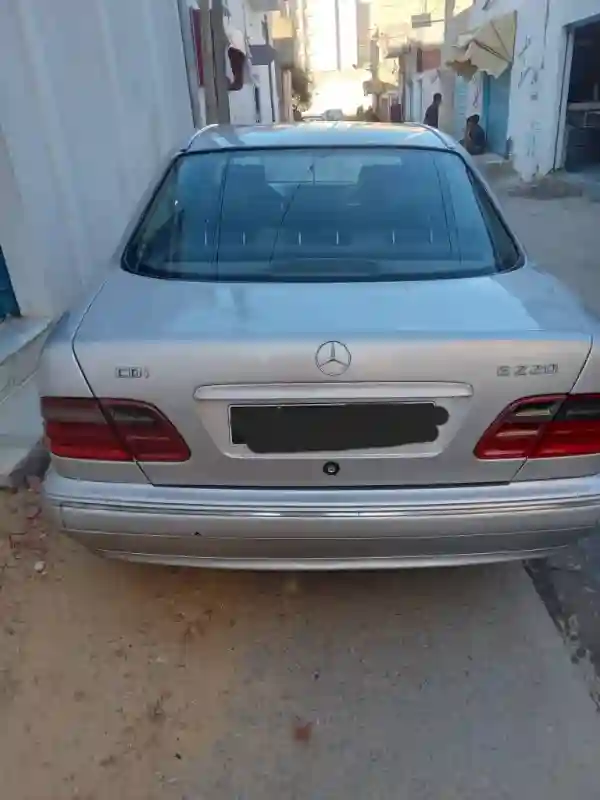 Mercedes Classe E Diesel 2000 - Vue 3