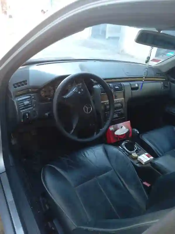 Mercedes Classe E Diesel 2000 - Vue 4
