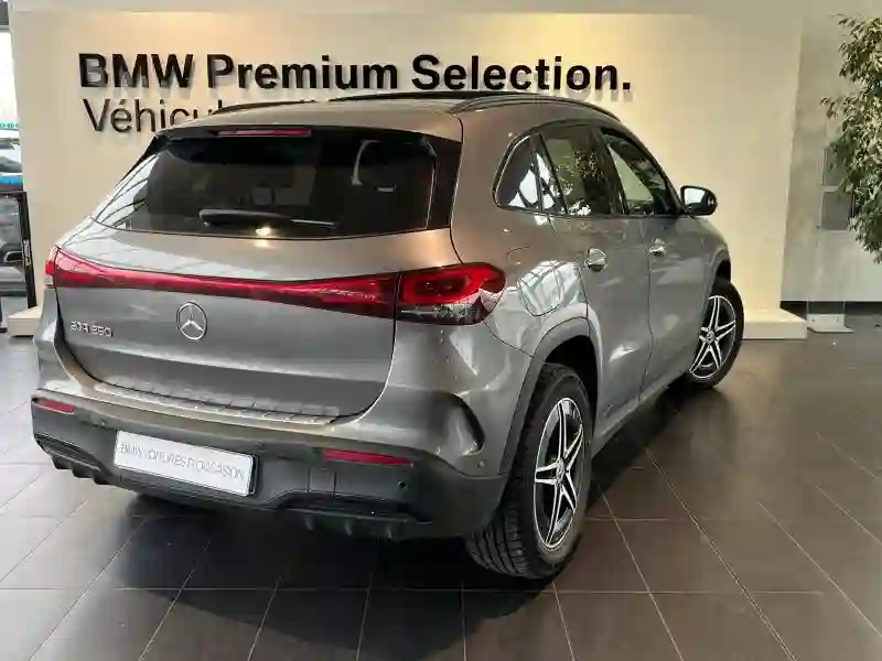 Mercedes Benz eqa 250 amg Line 2022 à Cite Hedi Nouira0