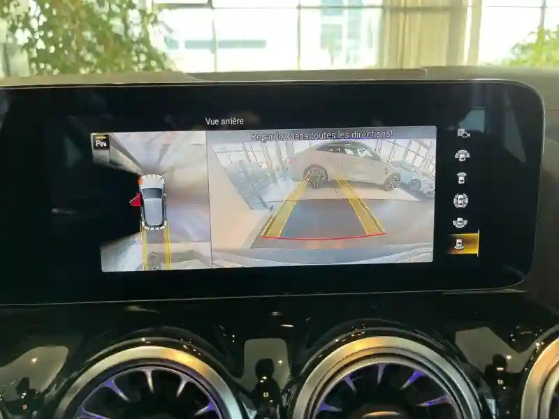 Mercedes Benz eqa 250 amg Line 2022 à Cite Hedi Nouira - Vue 2