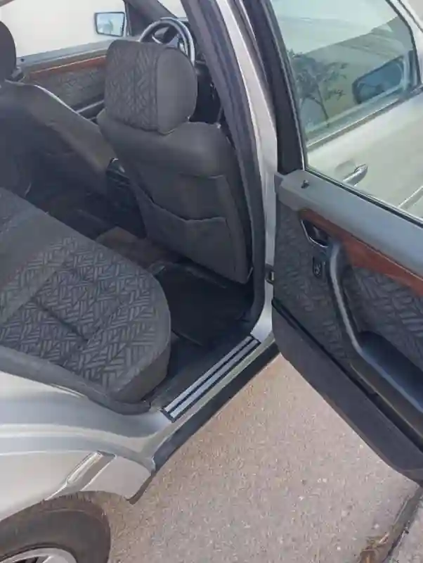 Mercedes Classe C Essence 1994 - Vue 2