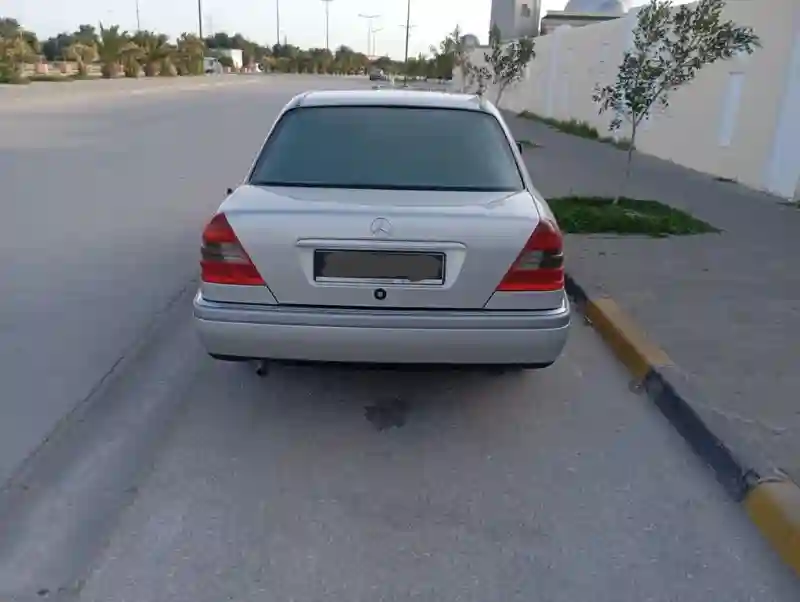 Mercedes Classe C Essence 1994 - Vue 3