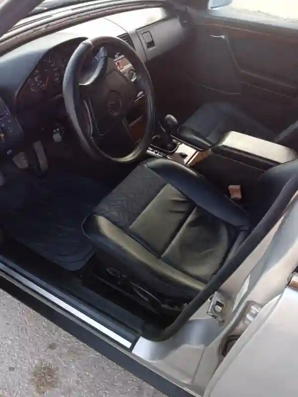 Mercedes Classe C Essence 1994 - Vue 5
