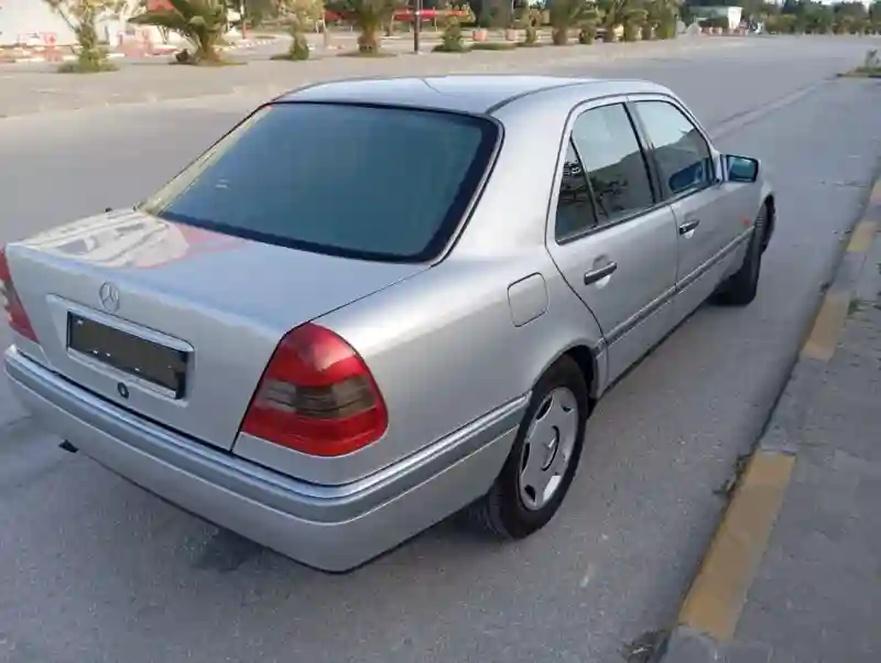 Mercedes Classe C Essence 1994 - Vue 7