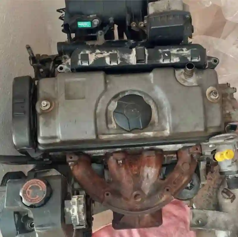 Moteur Peugeot 206 Avec Boîte Et Accessoires0