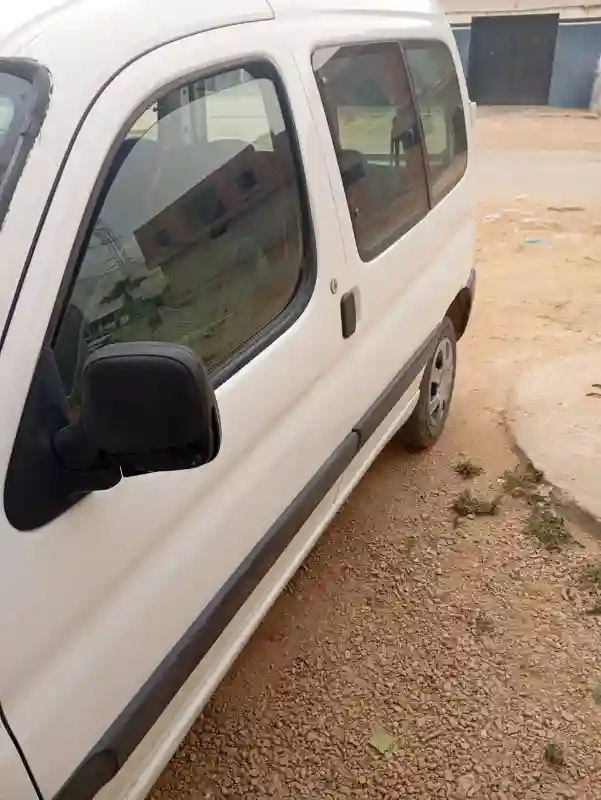 Peugeot Partner Essence 2000 - Vue 1