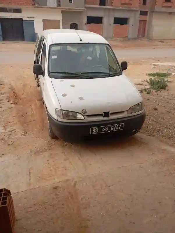 Peugeot Partner Essence 2000 - Vue 4