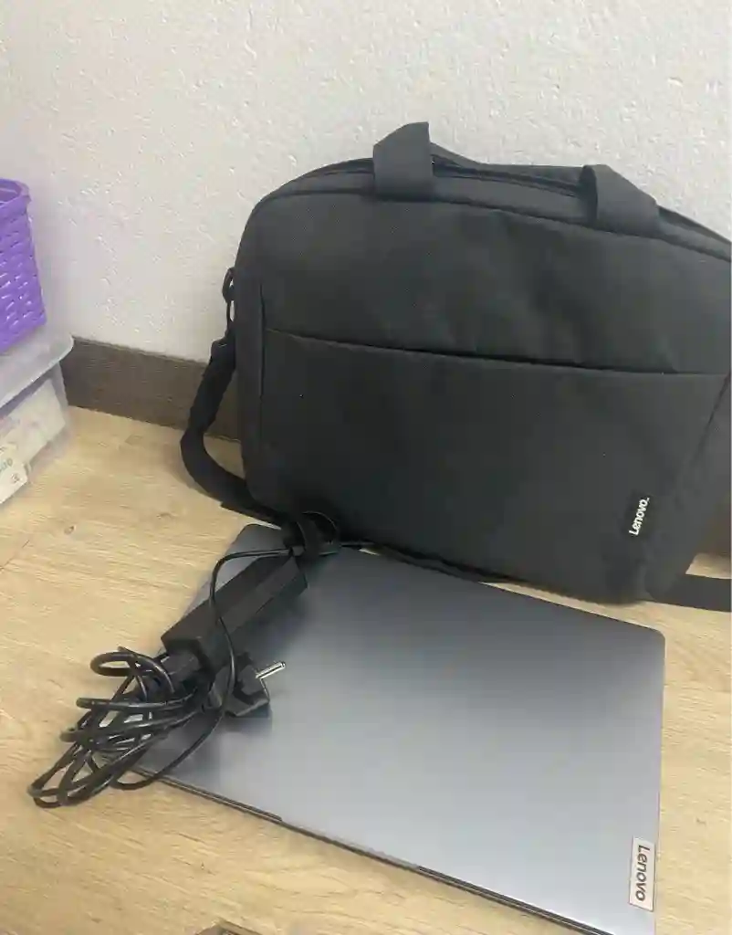 PC Portable Lenovo - Vue 2