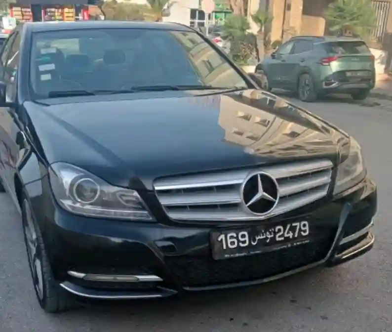 Mercedes c 180 kit amg à Berge Du Lac - Vue 1