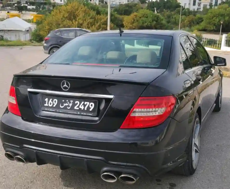 Mercedes c 180 kit amg à Berge Du Lac - Vue 2