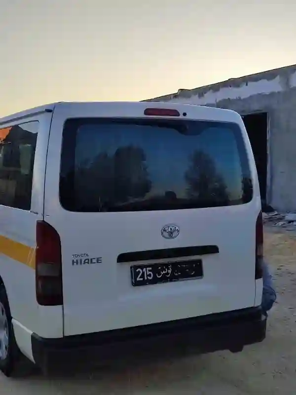 Toyota Hi Ace Diesel 2020 - Vue 3