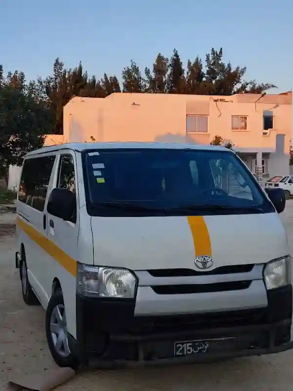 Toyota Hi Ace Diesel 2020 - Vue 6