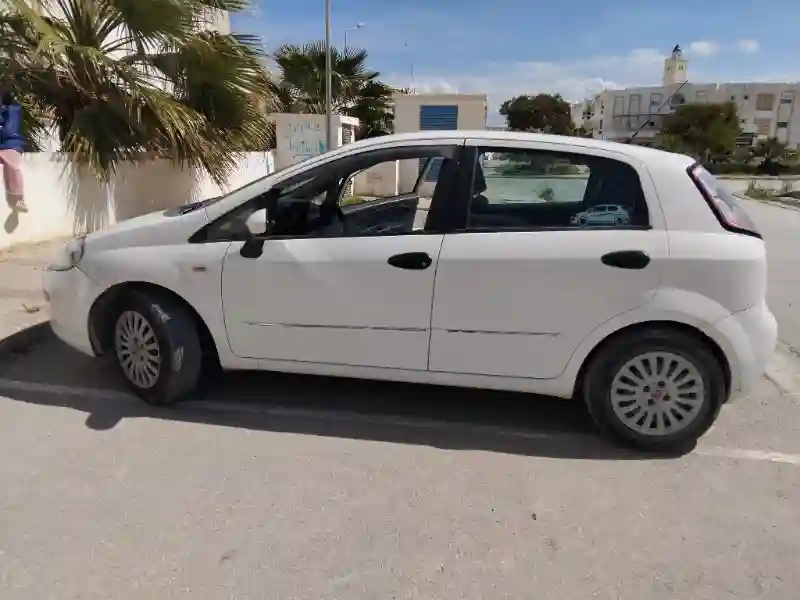 Fiat Grande Punto Essence 2013 - Vue 7