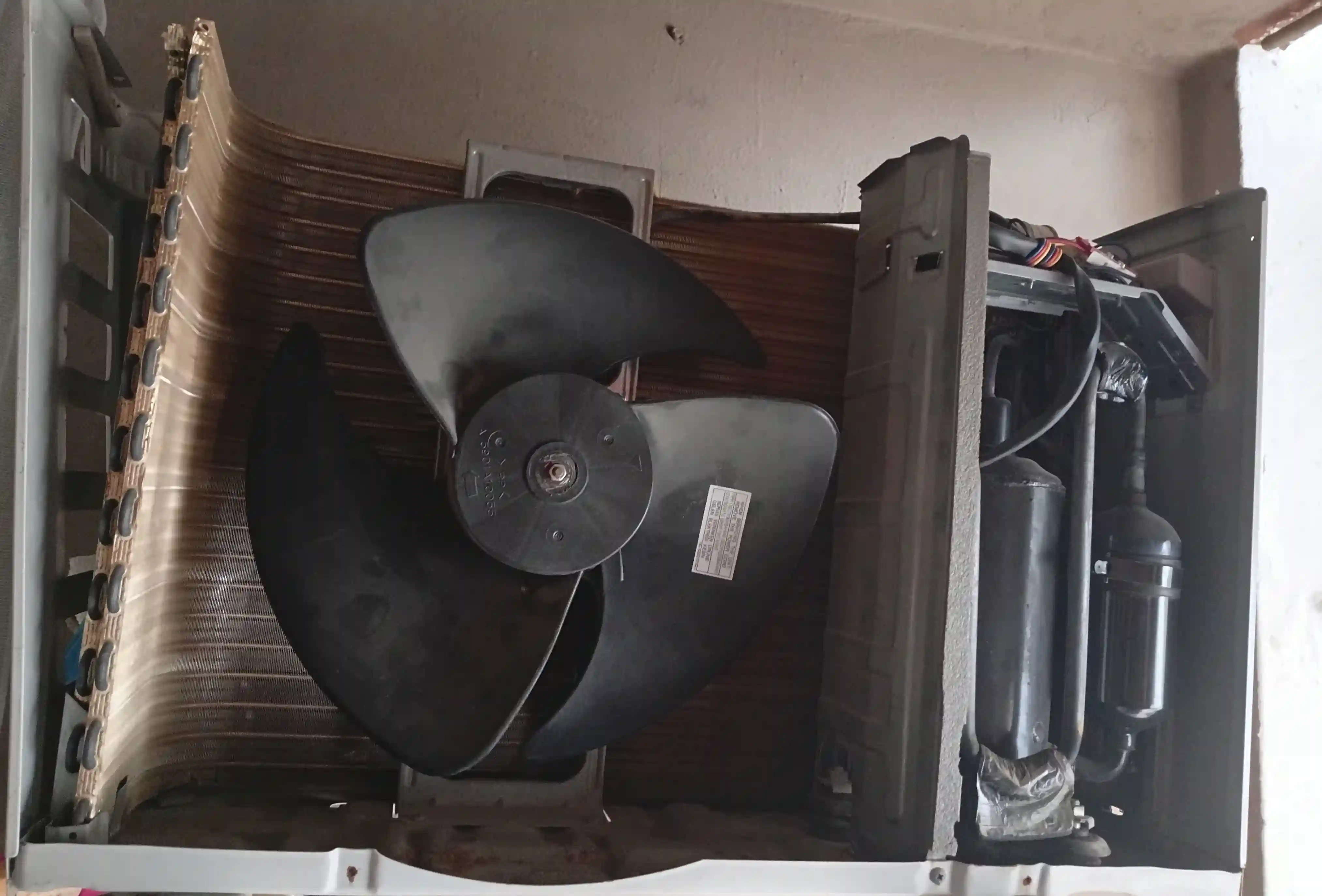 Climatiseur lg 12000 c f bon Occasion à Ezzouhour (tunis) - Vue 4