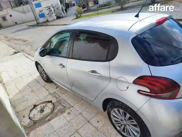 Peugeot 208 - Vue 1