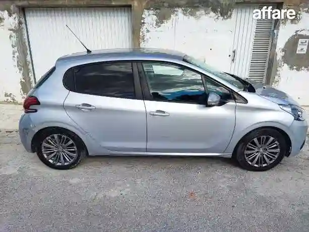 Peugeot 208 - Vue 3