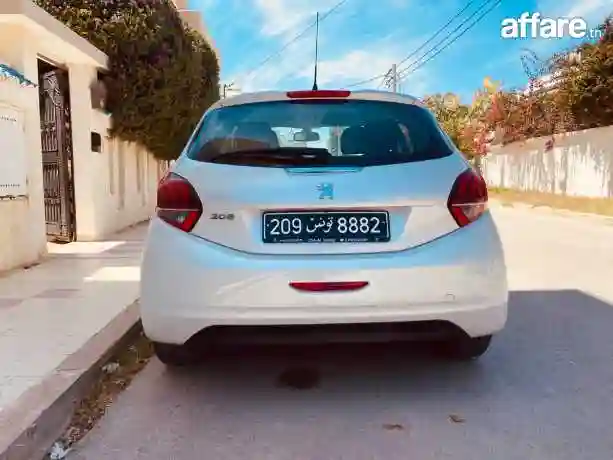 Peugeot 208 Édition Roland Garros - Vue 3