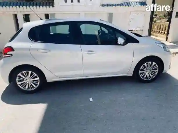 Peugeot 208 Édition Roland Garros - Vue 4