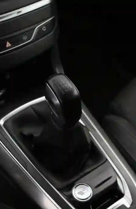 Peugeot 308 - Vue 3