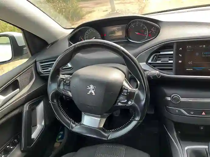 Peugeot 308 - Vue 6