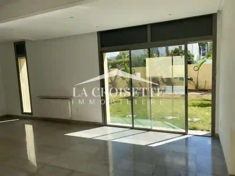 Villa s+6 Avec Piscine aux Jardins de Carthage Mvl13700