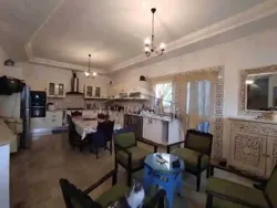 Villa s+5 Avec Piscine à la Soukra Zvv173
