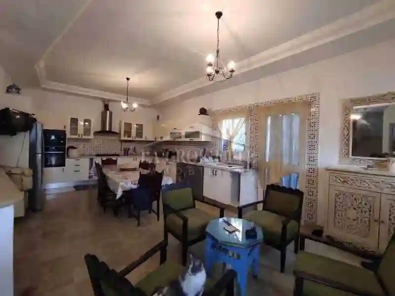 Villa s+5 Avec Piscine à la Soukra Zvv1730