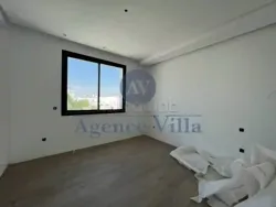 Une Villa Neuve Avec Piscine au Lac2