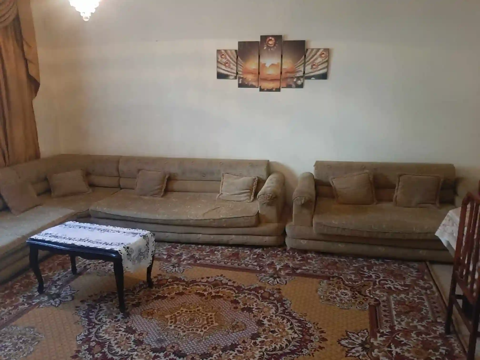 a Vendre Salon Table Salle a Manger Rideau Tapis Tableau - Vue 1