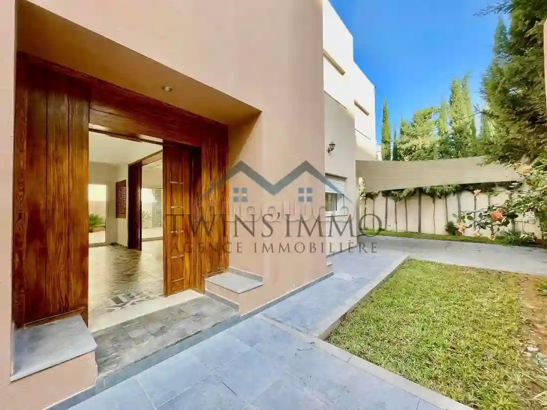 Villa S4 Avec Piscine à La Soukra0
