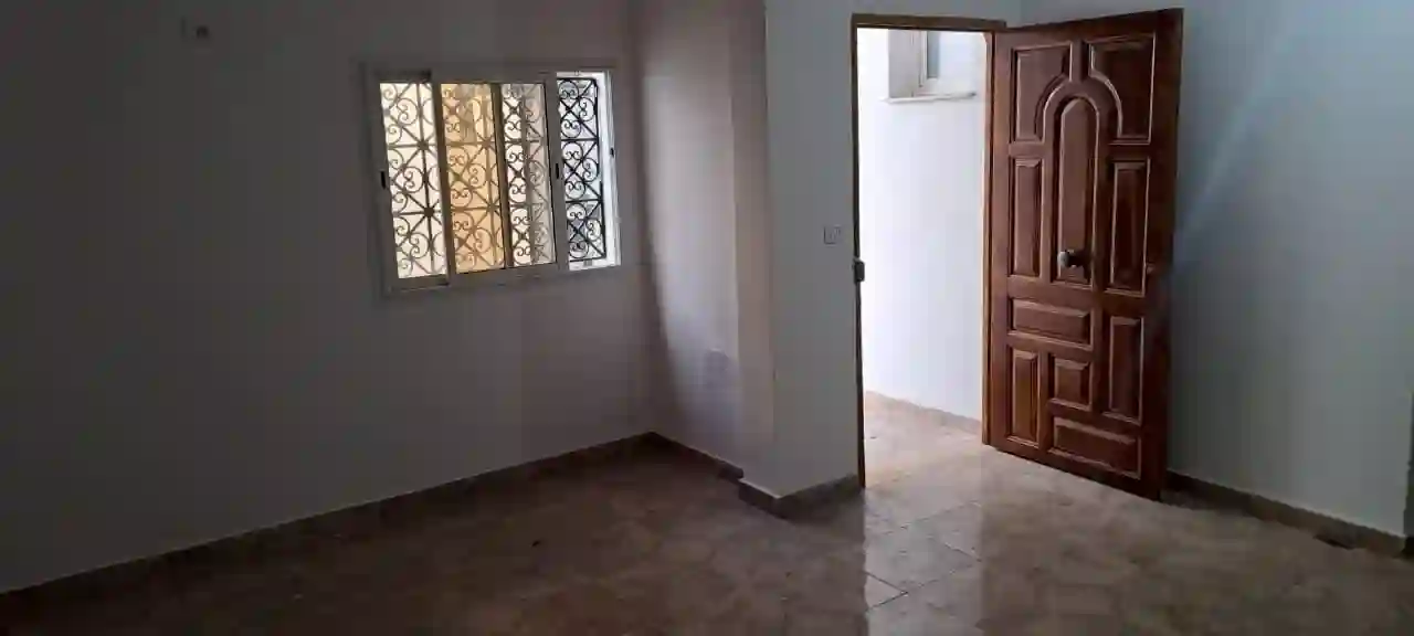 À Vendre Maison Composée de 3 Niveaux à Bhar Lazreg0