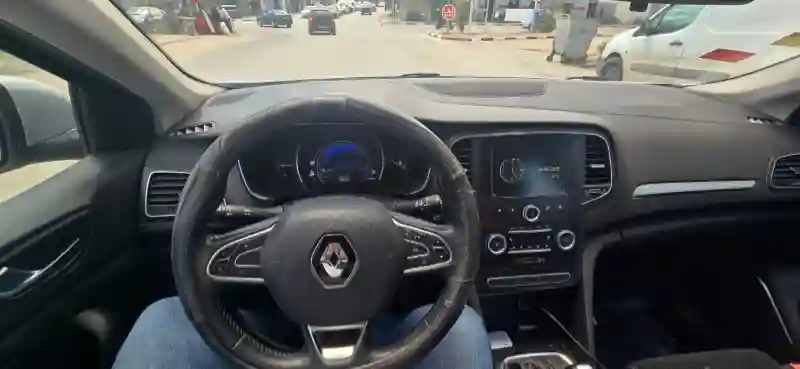 Renault Megane Essence 2021 - Vue 2