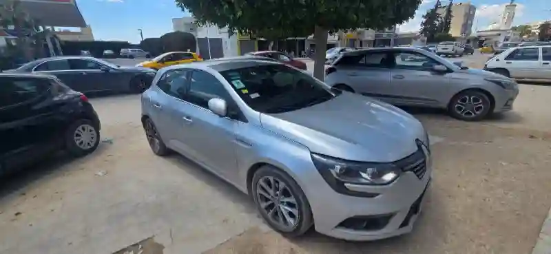 Renault Megane Essence 2021 - Vue 3