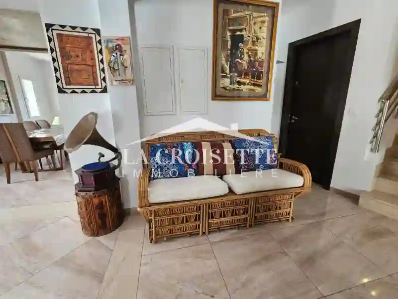 Villa s+5 Avec Piscine aux Jardins de L’aouina Zvl16940