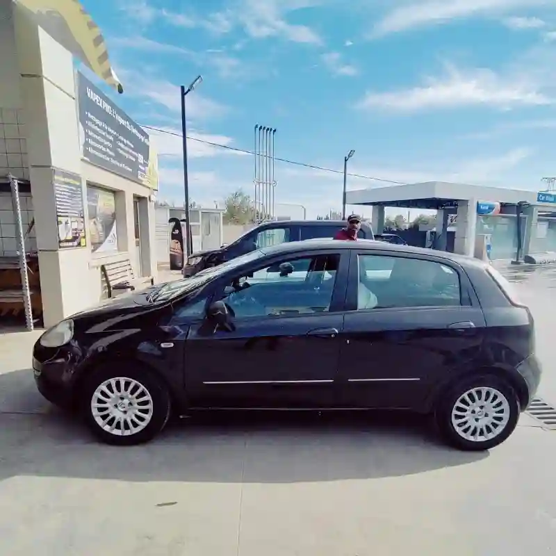 Fiat Grande Punto Essence 2012 - Vue 2