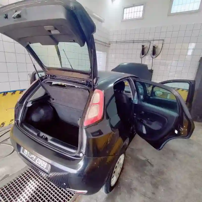 Fiat Grande Punto Essence 2012 - Vue 6
