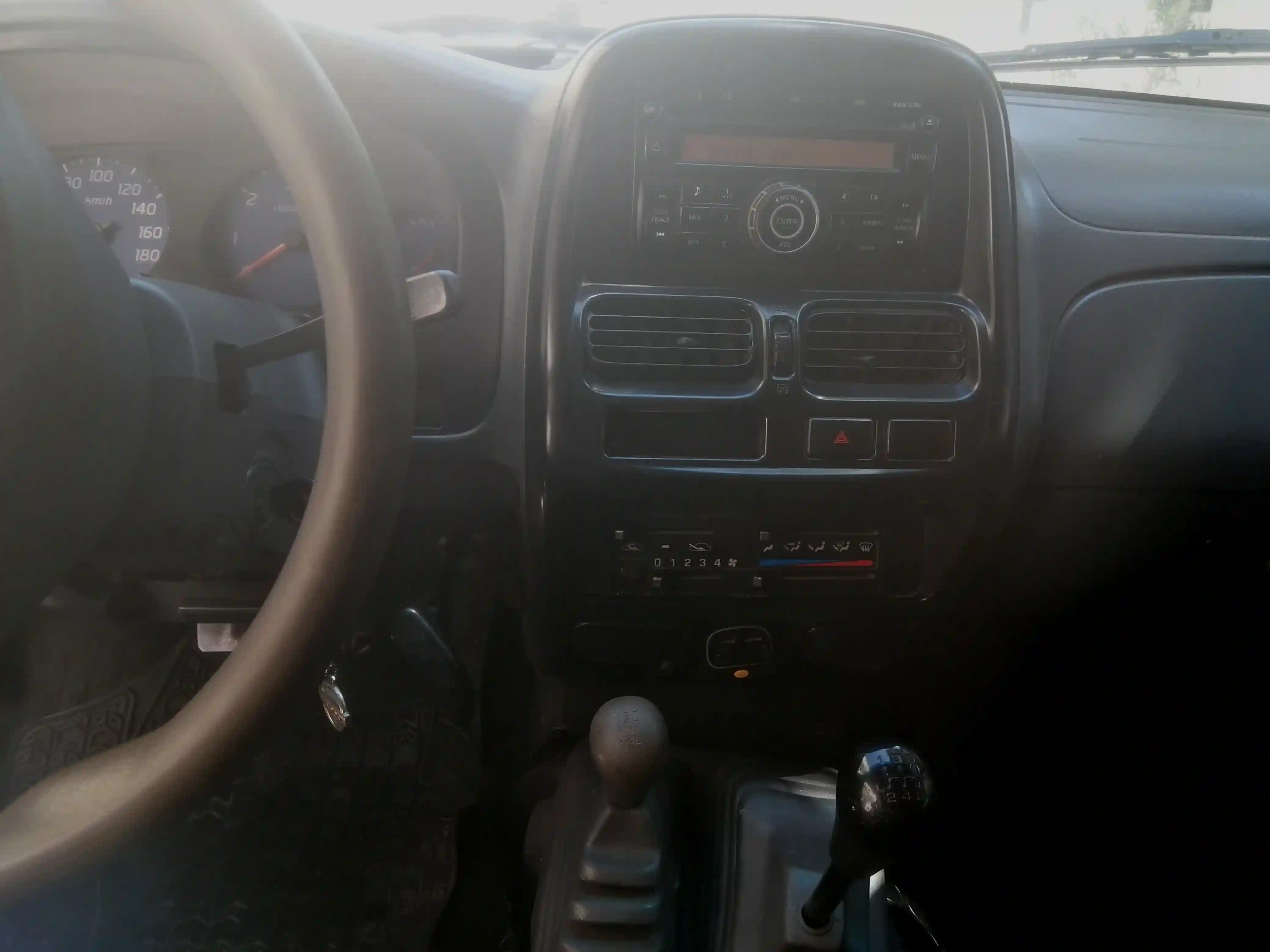 Nissan Hardbody d22 4x4 Pickup à Bizerte - Vue 2