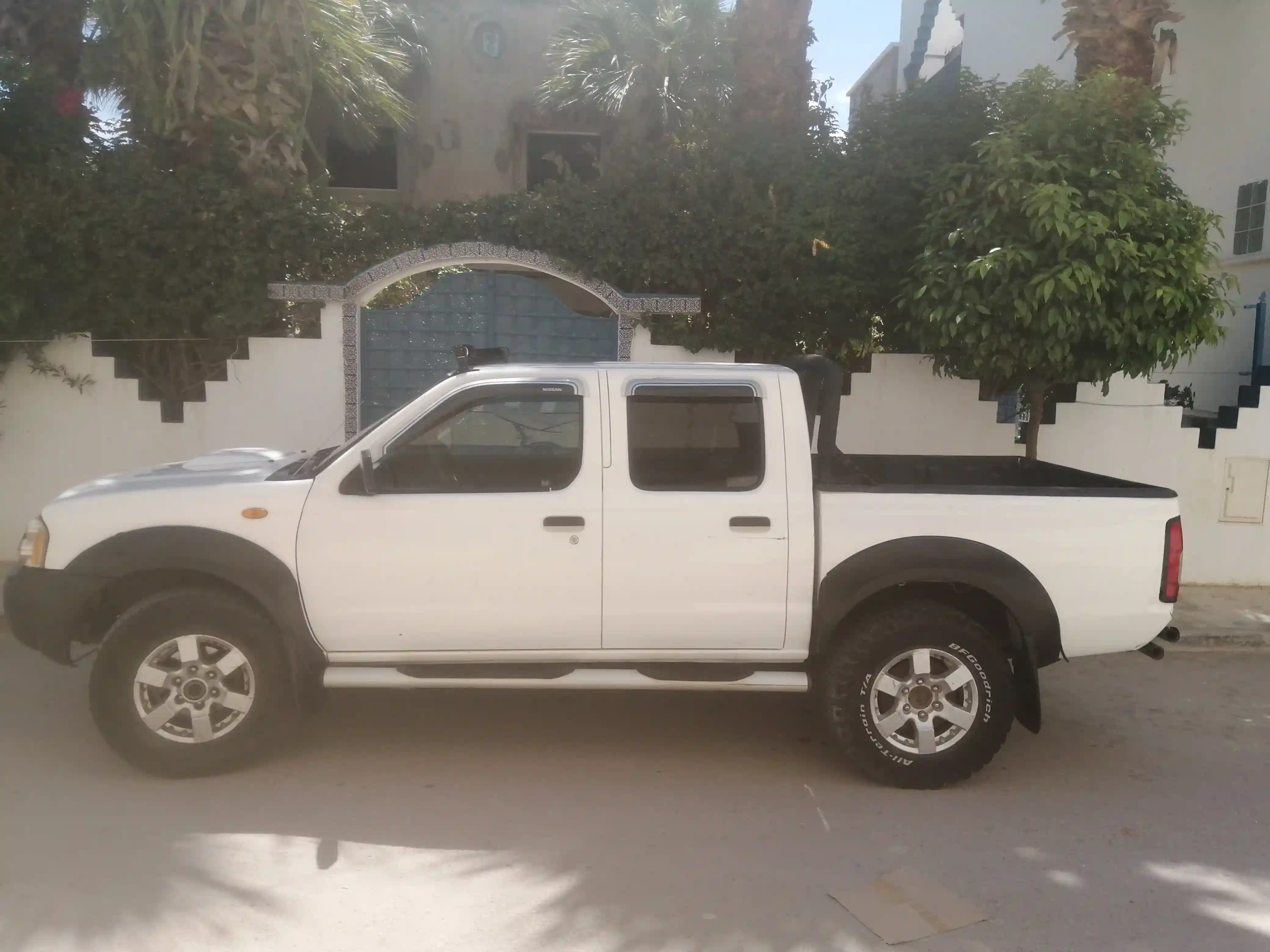 Nissan Hardbody d22 4x4 Pickup à Bizerte - Vue 4