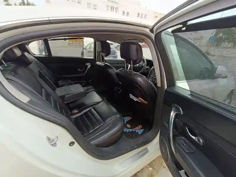 Renault Latitude Diesel 2012 - Vue 2
