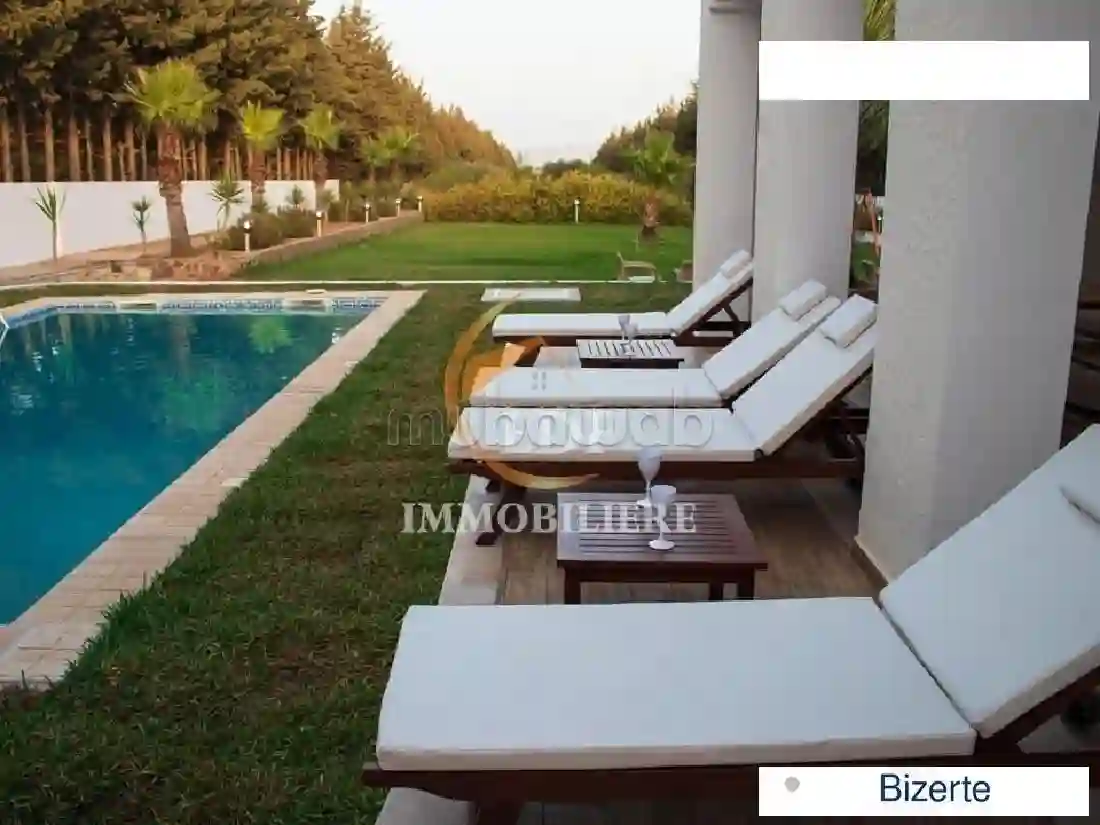 Une Charmante Villa Avec Piscine à Bizerte