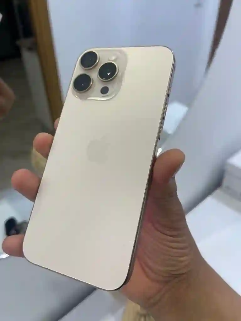 Iphone 16 pro max 100 - Vue 3