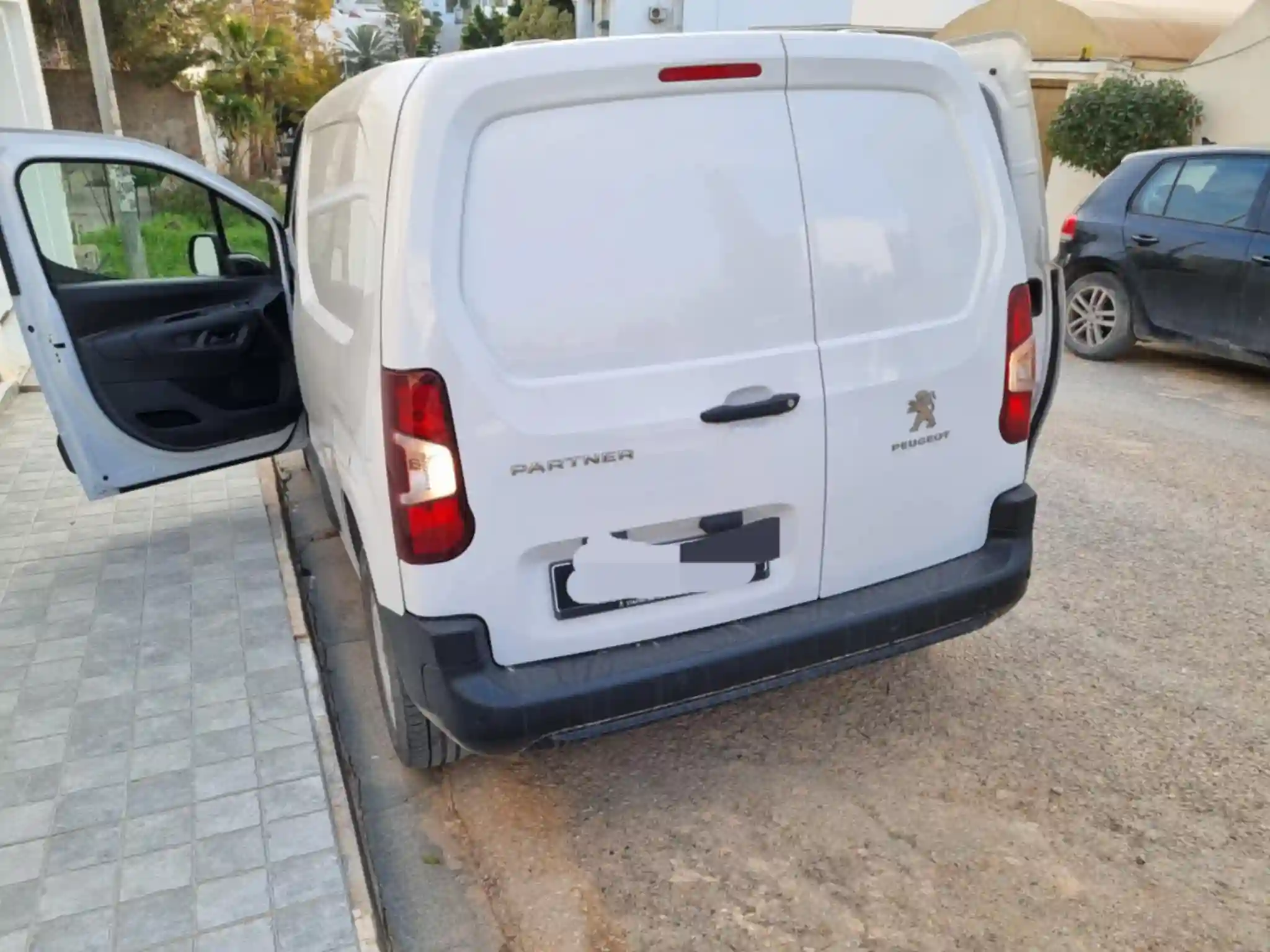Voiture Neuve à Cite Ennasr 2 - Vue 2