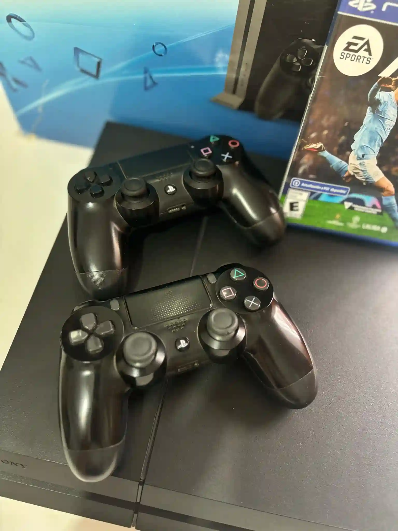 Ps4 1to 2manettes cd à Ariana Ville - Vue 2