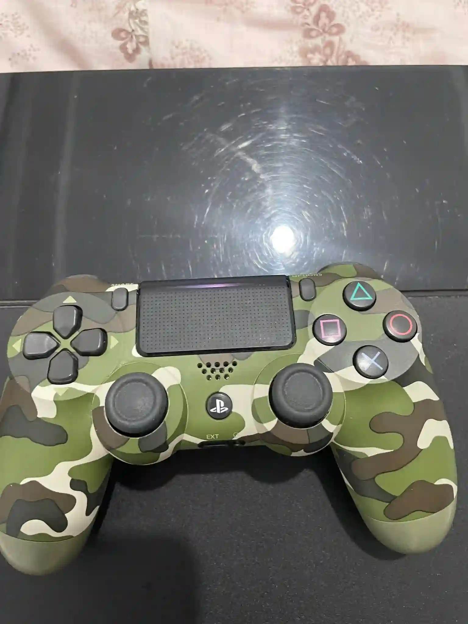 Ps4 Avec 3 Manettes et cd gta 5 à Ain Zaghouan