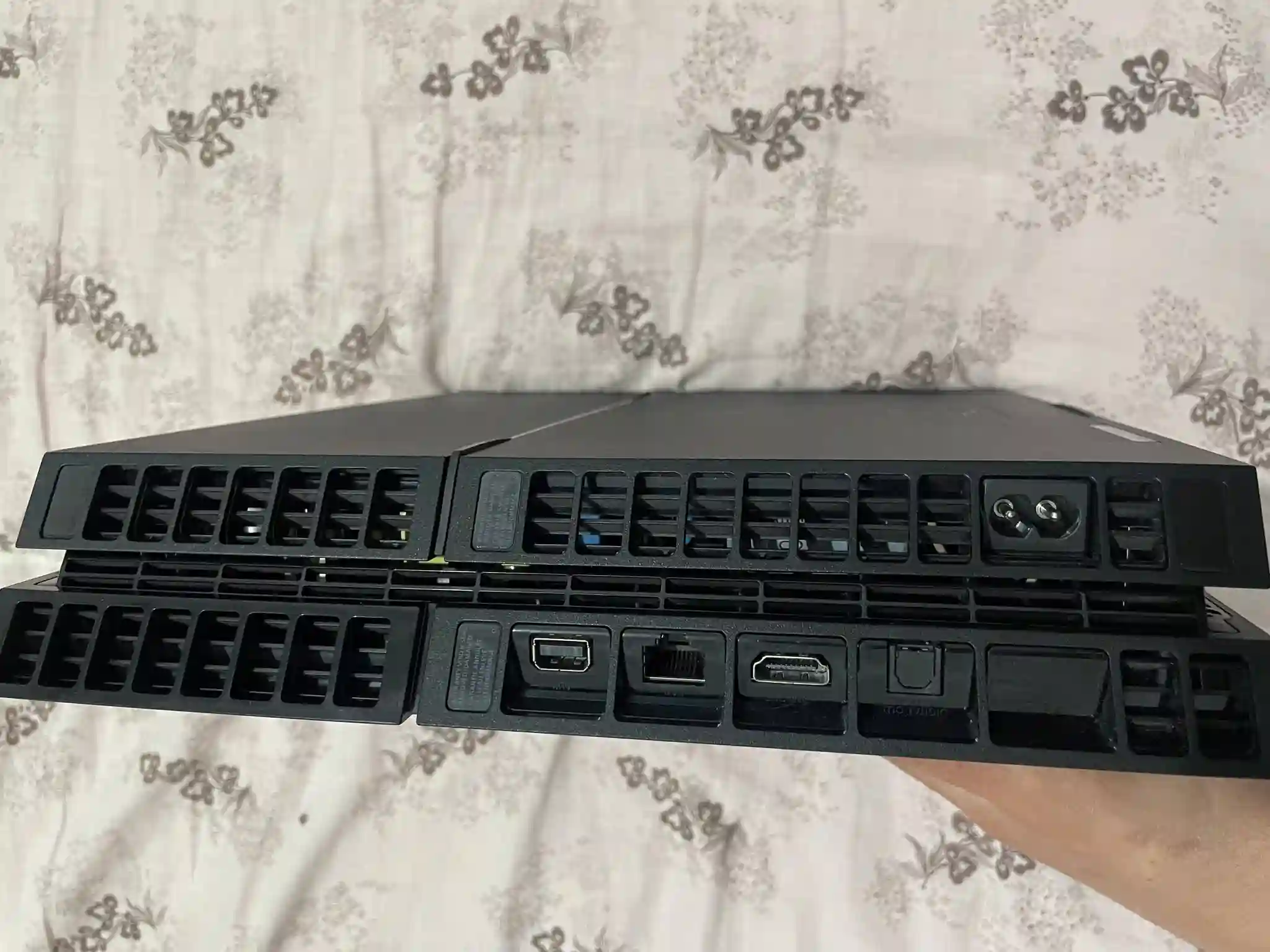 Ps4 Avec 3 Manettes et cd gta 5 à Ain Zaghouan - Vue 2