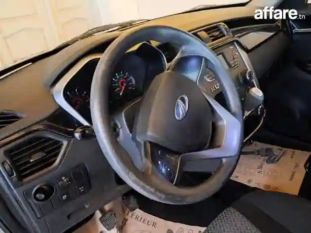 Mahindra kuv 8 à Vendre - Vue 2